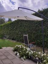 Aranżacja: Parasol ogrodowy na wysięgniku Lado 300