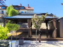 Aranżacja: Pergola altana metalowa 3,5x6z dachem Hardtop i zasłonami Hater - Woodlook