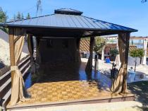 Aranżacja: Pergola altana metalowa 3,5x6z dachem Hardtop i zasłonami Hater - Woodlook