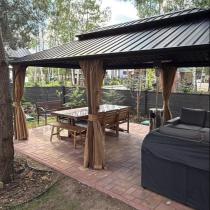 Aranżacja: Pergola altana metalowa 3,5x6z dachem Hardtop i zasłonami Hater - Woodlook