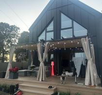 Aranżacja: Pergola ogrodowa 3x5,5 z materiałowym dachem i zasłonami Kirn 2.0 beż
