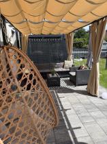 Aranżacja: Pergola ogrodowa 3x5,5 z materiałowym dachem i zasłonami Kirn 2.0 beż