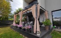 Aranżacja: Pergola ogrodowa 3x5,5 z materiałowym dachem i zasłonami Kirn beż
