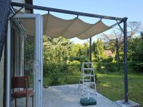 Aranżacja: Pergola ogrodowa metalowa Niro 3x3 z materiałowym dachem - Cream