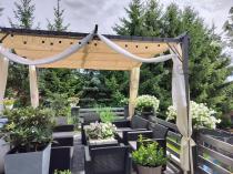 Aranżacja: Pergola ogrodowa metalowa Niro 3x3 z materiałowym dachem - Cream