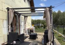 Aranżacja: Pergola ogrodowa stalowa Hiro 3x3 z zasłonami w zestawie