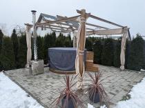 Aranżacja: Pergola ogrodowa z materiałowym dachem i zasłonami Kirn 4x4 Aluminium - Cream Wood