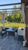 Aranżacja: Pergola ogrodowa z materiałowym dachem i zasłonami Kirn 4x4 Aluminium - Cream Wood