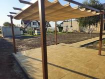 Aranżacja: Pergola ogrodowa z materiałowym dachem Kirn 4x4 Aluminium - Cream Wood
