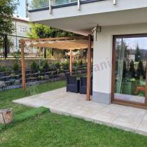 Aranżacja: Pergola ogrodowa z materiałowym dachem Kirn 4x4 Aluminium - Cream Wood