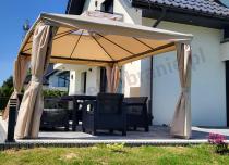 Aranżacja: Pergola ogrodowa z zasłonami i moskitierą Murr 3x4 beż