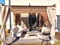 Aranżacja: Pergola tarasowa 3x3 Niro 2.0 z zasłonami - Cream Wood
