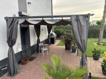 Aranżacja: Pergola tarasowa wolnostojąca z zasłonami Niro 3x5,5 - Grey