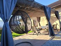 Aranżacja: Pergola tarasowa wolnostojąca z zasłonami Niro 3x5,5 - Grey