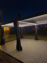 Aranżacja: Pergola tarasowa z lamelami 4x6 z LED, zasłonami i moskitierami - Nefir 2.0 - Antracite, Gartwerk