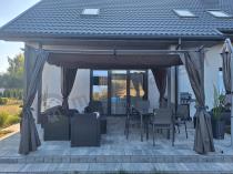 Aranżacja: Pergola tarasowa z zasłonami bocznymi 3x4 Niro - Grey