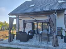Aranżacja: Pergola tarasowa z zasłonami bocznymi 3x4 Niro - Grey