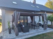 Aranżacja: Pergola tarasowa z zasłonami bocznymi 3x4 Niro - Grey