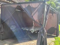 Aranżacja: Pergola tarasowa z zasłonami bocznymi 3x4 Niro - Grey