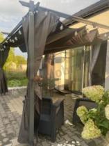 Aranżacja: Pergola tarasowa z zasłonami bocznymi 3x4 Niro - Grey