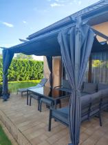 Aranżacja: Pergola tarasowa z zasłonami bocznymi 3x4 Niro - Grey