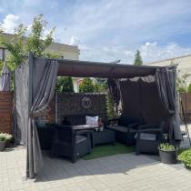 Aranżacja: Pergola tarasowa z zasłonami bocznymi 3x4 Niro - Grey