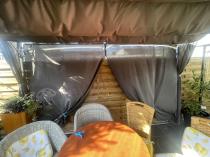 Aranżacja: Pergola tarasowa z zasłonami bocznymi 3x4 Niro 2.0 - Grey
