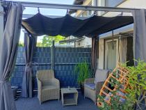 Aranżacja: Pergola wolnostojąca na taras z zasłonami 3x3 Kirn 2.0 Szary - stelaż aluminiowy