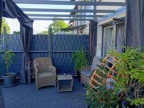 Aranżacja: Pergola wolnostojąca na taras z zasłonami 3x3 Kirn 2.0 Szary - stelaż aluminiowy