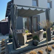 Aranżacja: Pergola wolnostojąca na taras z zasłonami 3x3 Kirn 2.0 Szary - stelaż aluminiowy