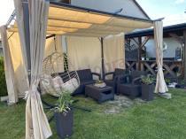 Aranżacja: Pergola wolnostojąca z zasłonami bocznymi 3x4 Niro - Cream