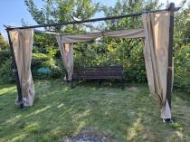 Aranżacja: Pergola wolnostojąca z zasłonami bocznymi 3x4 Niro - Cream