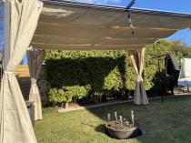 Aranżacja: Pergola wolnostojąca z zasłonami bocznymi 3x4 Niro - Cream