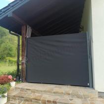 Aranżacja: Podwójna markiza tarasowa boczna zwijana roleta z kasetą Kira aluminium 200x600 Graphite