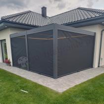 Aranżacja: Roleta zacieniająca do pergoli tarasowej Lufel/Nefir roleta 2,5m - ściana 5m - Antracite