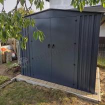 Aranżacja: Schowek ogrodowy blaszany Hartt Plus 240x180x205cm - z drzwiami na zawiasach - Antracyt A16