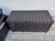 Aranżacja: Skrzynia z siedziskiem do przechowywania na balkon Kentwood 350 L Storage Box brązowa