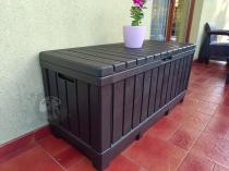Aranżacja: Skrzynia z siedziskiem do przechowywania na balkon Kentwood 350 L Storage Box brązowa