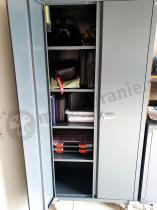 Aranżacja: Solidna szafa metalowa Hade na kółkach 1800 x 800 x 410 mm