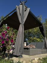 Aranżacja: Szara pergola ogrodowa z zasłonami 3x3 Niro - Grey