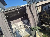 Aranżacja: Szara pergola ogrodowa z zasłonami 3x3 Niro - Grey