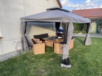 Aranżacja: Szara pergola z moskitierą na taras Murr 3x4