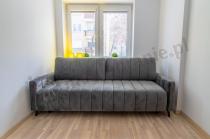 Aranżacja: Szara welurowa sofa kanapa rozkładana Molly 226x101 cm Riviera 95