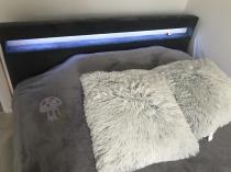 Aranżacja: Szare łóżko tapicerowane LED Fria 140x200cm