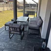 Aranżacja: Szare nowoczesne meble na taras z wysokim stołem i pufami - zestaw dla 7 osób - Panaon Elite Plus Grey