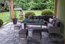 Aranżacja: Szary narożnik technorattan 190x140cm ze stołem obiadowym i pufami Torino Corner Grey