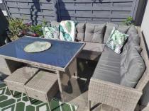 Aranżacja: Szary narożnik technorattan 190x140cm ze stołem obiadowym i pufami Torino Corner Grey