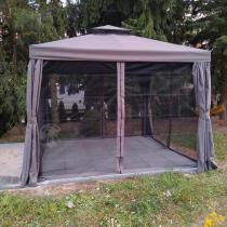 Aranżacja: Szary pawilon ogrodowy 3x3 z moskitierą i zasłonami Okapi Max