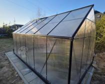 Aranżacja: Szklarnia ogrodowa poliwęglanem 4mm i aluminiowym stelażem 370x250 cm - czarny