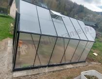 Aranżacja: Szklarnia ogrodowa poliwęglanem 4mm i aluminiowym stelażem 370x250 cm - czarny